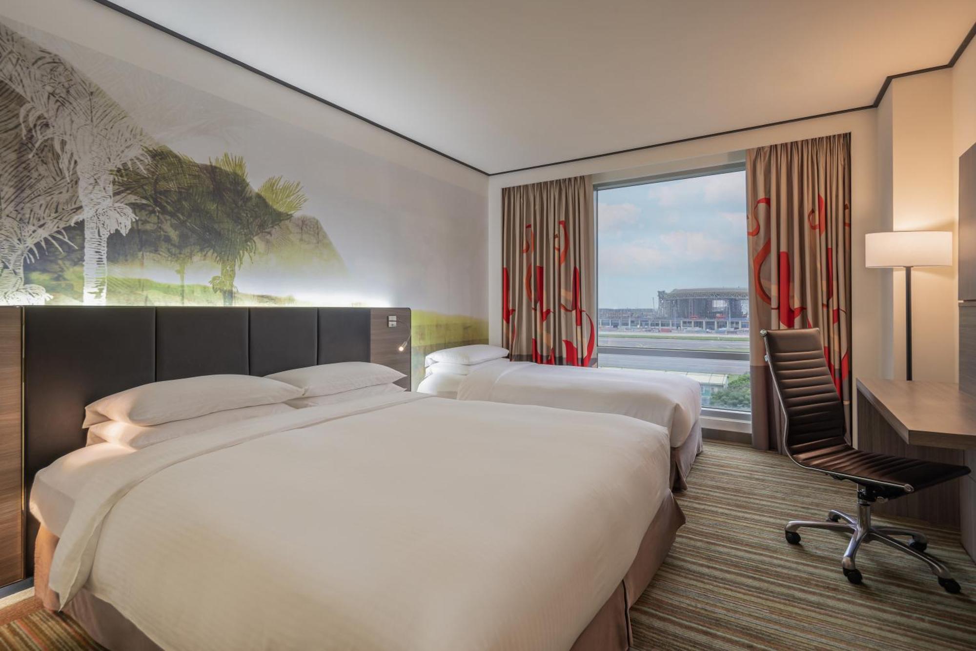 Family King Room with Airport View,1710596568:JPEG